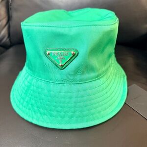 WOMEN'S PRADA GREEN RE-NYLON BUCKET HAT LOGO PLAQUE ONE SIZE